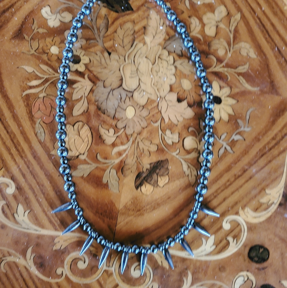 Necklace hemitite toggle clasp
